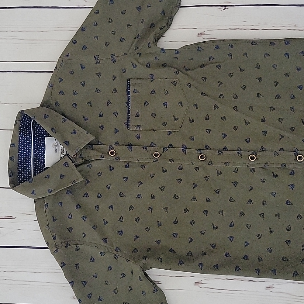 Sailboat ⛵️  button down - Picture 3 of 8